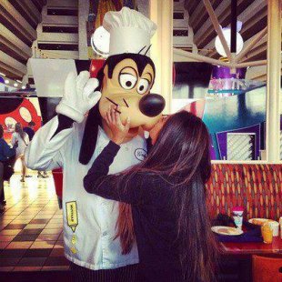Kissing my love Goofy